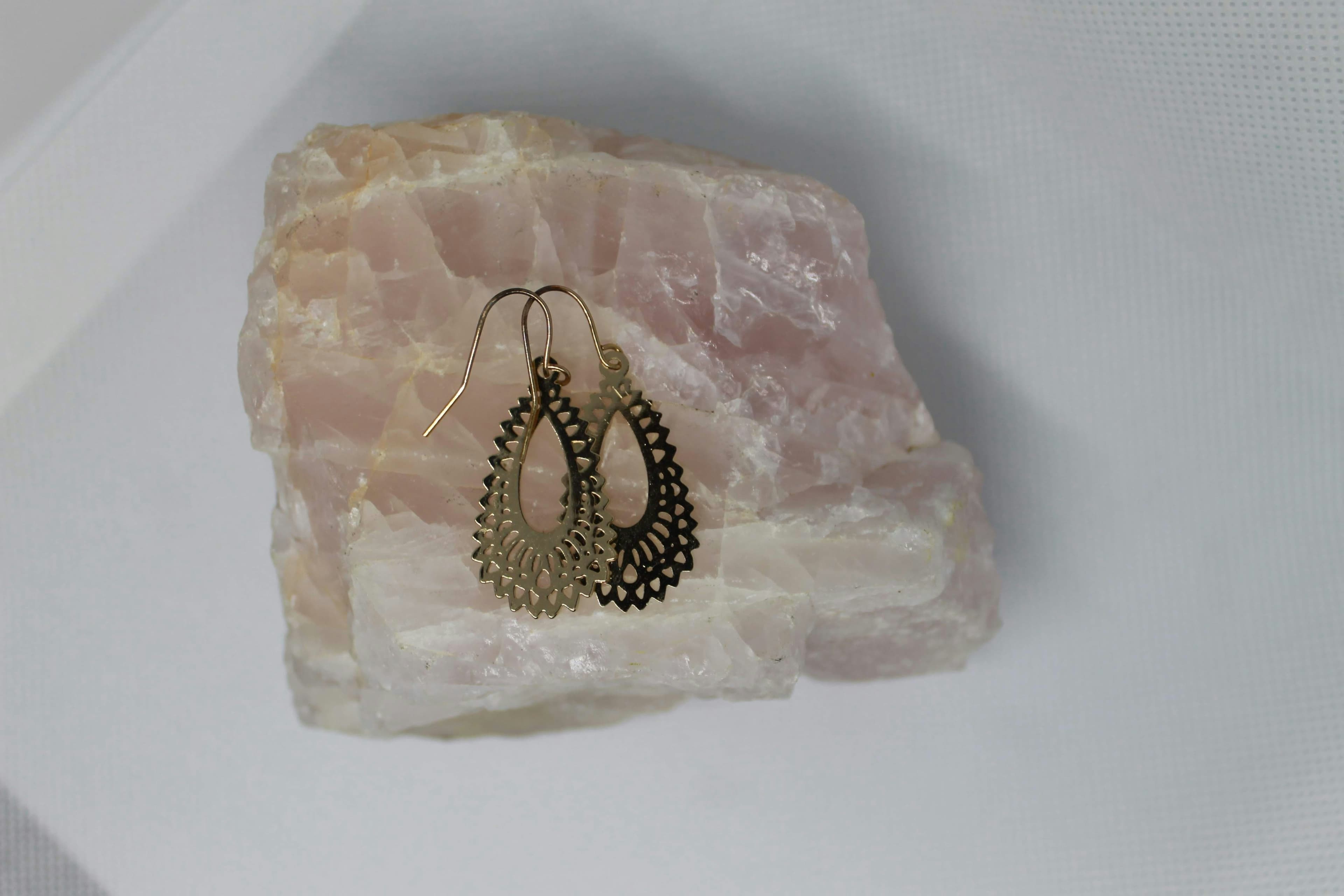 Vintage enamel pendant necklace